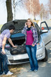 Foto: Car breakdown couple calling for road assistance Car breakdown couple calling for road assistance