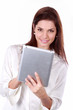 Jeune femme avec une tablette informatique Jeune femme avec une tablette informatique