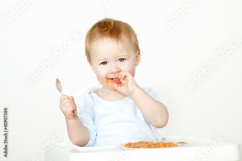 Foto: Baby beim Essen Baby beim Essen