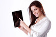 Jeune femme avec une tablette informatique Jeune femme avec une tablette informatique