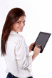 Foto: Jeune femme avec une tablette informatique Jeune femme avec une tablette informatique