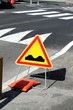 Panneau de danger temporaire ' dos d'âne '