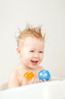 Foto: baby beim baden baby beim baden
