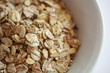 ciotola di cereali su sfondo bianco