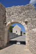 Stadttor und Kirche in Nin, Kroatien