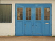 Blaues Eingangstor