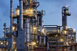 Erdölraffinerie in Hamburg bei Nacht, refinery at night