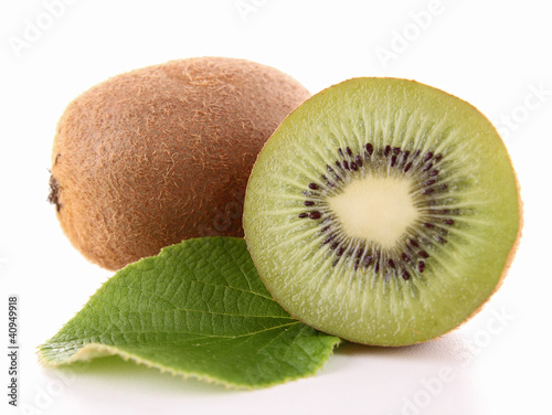 Foto: kiwi and leaf kiwi and leaf