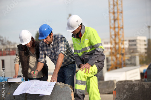 Photo: bricklayers outdoors with foreman bricklayers outdoors with foreman