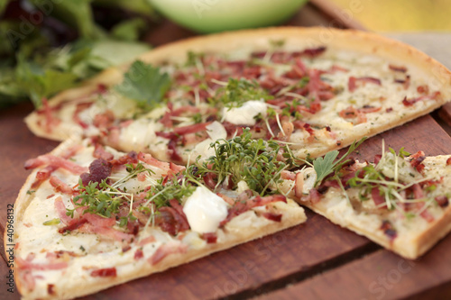 Photo: Flammkuchen mit Kräutern Flammkuchen mit Kräutern