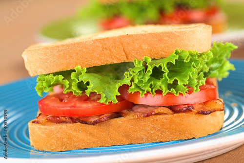 Photo: Amerikanisches BLT (Speck, Tomate, Blattsalat) Sandwich Amerikanisches BLT (Speck, Tomate, Blattsalat) Sandwich
