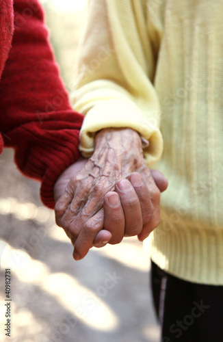 Photo: Hand halten Hand halten