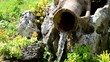 Anfora coricata da cui sgorga acqua - sorgente Anfora coricata da cui sgorga acqua - sorgente
