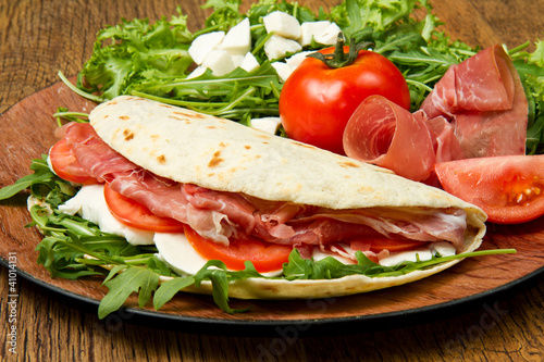Foto: piadina romagnola piadina romagnola