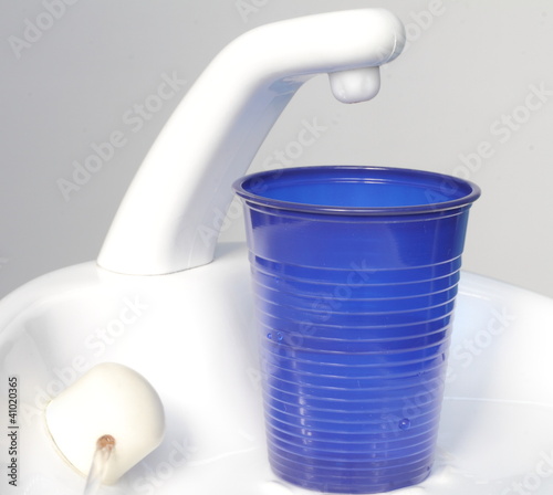 Photo: Bicchiere vuoto,studio dentistico Bicchiere vuoto,studio dentistico
