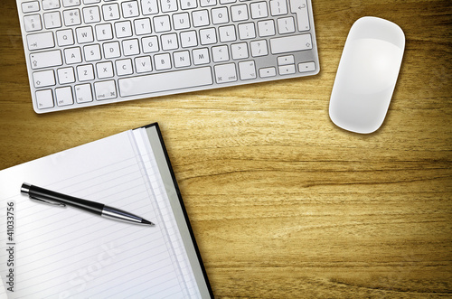 Foto: desk above desk above