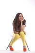 Photo en ligne au meilleur prix Full length of beautiful young girl sitting in a chair