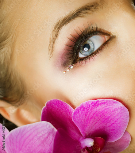 Foto: Beautiful Makeup. Face closeup Beautiful Makeup. Face closeup