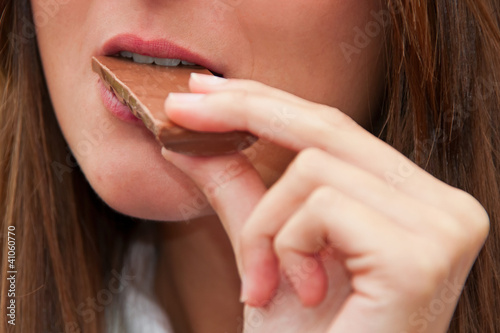 Photo: Comiendo chocolate Comiendo chocolate