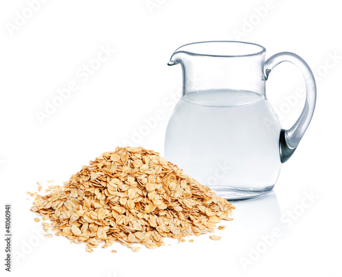 Foto: Cereal flakes and fresh water Cereal flakes and fresh water