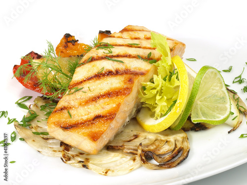 Foto: Lachssteak auf Grillgemüse Lachssteak auf Grillgemüse