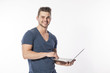 junger Mann mit Computer