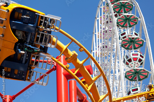 Photo: Rummelplatz mit Achterbahn Rummelplatz mit Achterbahn