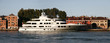 Megayacht im Hafen von Venedig