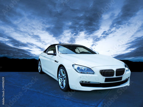 Photo: Auto mit Abendhimmel Auto mit Abendhimmel