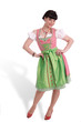 Junge Frau posiert im Dirndl