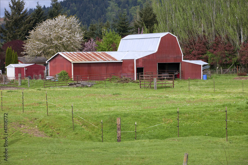 Photo: Country barn. Country barn.