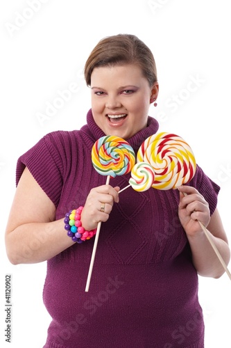 Foto: Overweight woman with huge lollipops smiling Overweight woman with huge lollipops smiling