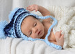 Baby mit warmer Mütze