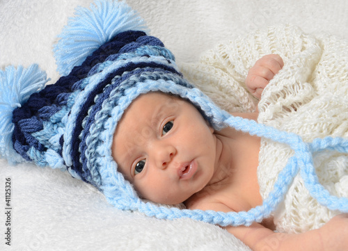 Photo: Kleiner Junge mit warmer Mütze Kleiner Junge mit warmer Mütze
