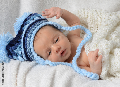 Photo: Baby mit warmer Mütze Baby mit warmer Mütze