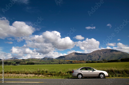 Foto: Auto an der Landstrasse in Neuseeland Auto an der Landstrasse in Neuseeland