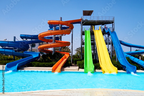 Photo: Bunte Wasserrutschen - Spiralen Bunte Wasserrutschen - Spiralen