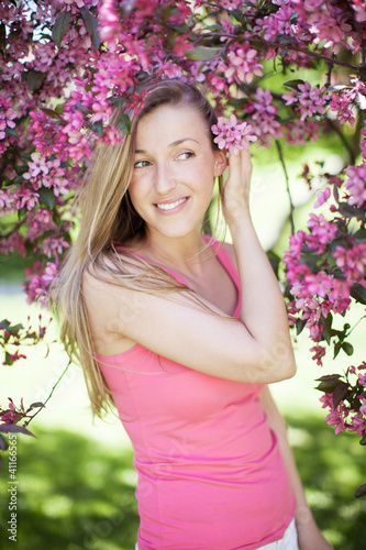 Photo: Frau im Garten Frau im Garten
