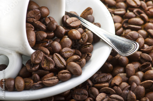Foto: coffee beans in a cup coffee beans in a cup