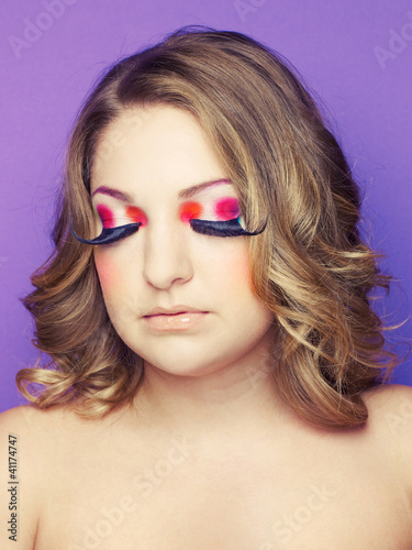 Foto: Lady with bright makeup Lady with bright makeup