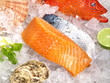 Meeresfrüchte und Lachs auf Eis