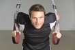 Mann beim Krafttraining