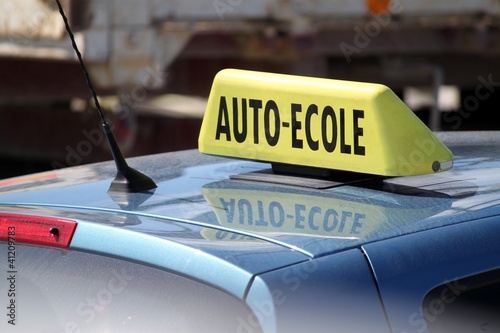 Photo: Panneau de toit ' auto-école ' Panneau de toit ' auto-école '