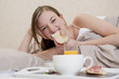 Le petit déjeuner au lit