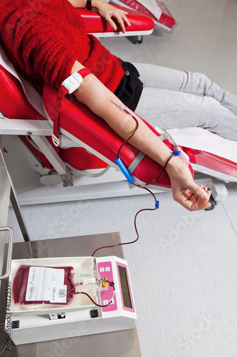 Photo: Blutabnahme beim Blutspenden in Blutlabor Blutabnahme beim Blutspenden in Blutlabor