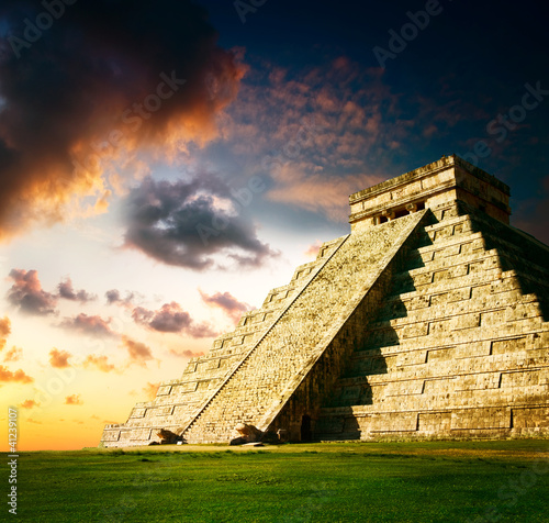 Photo: Chichen Itza Mayan Pyramid Chichen Itza Mayan Pyramid