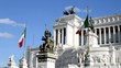 Bandiere che sventolano sull'Altare della Patria Bandiere che sventolano sull'Altare della Patria