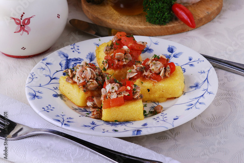 Photo: Polenta e arselle 玉米粥与蛤 Polenta mit Venusmuscheln Polenta e arselle 玉米粥与蛤 Polenta mit Venusmuscheln