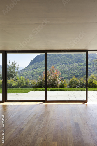 Foto: modern concrete house with hardwood floor, large window modern concrete house with hardwood floor, large window