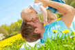 vater mit baby